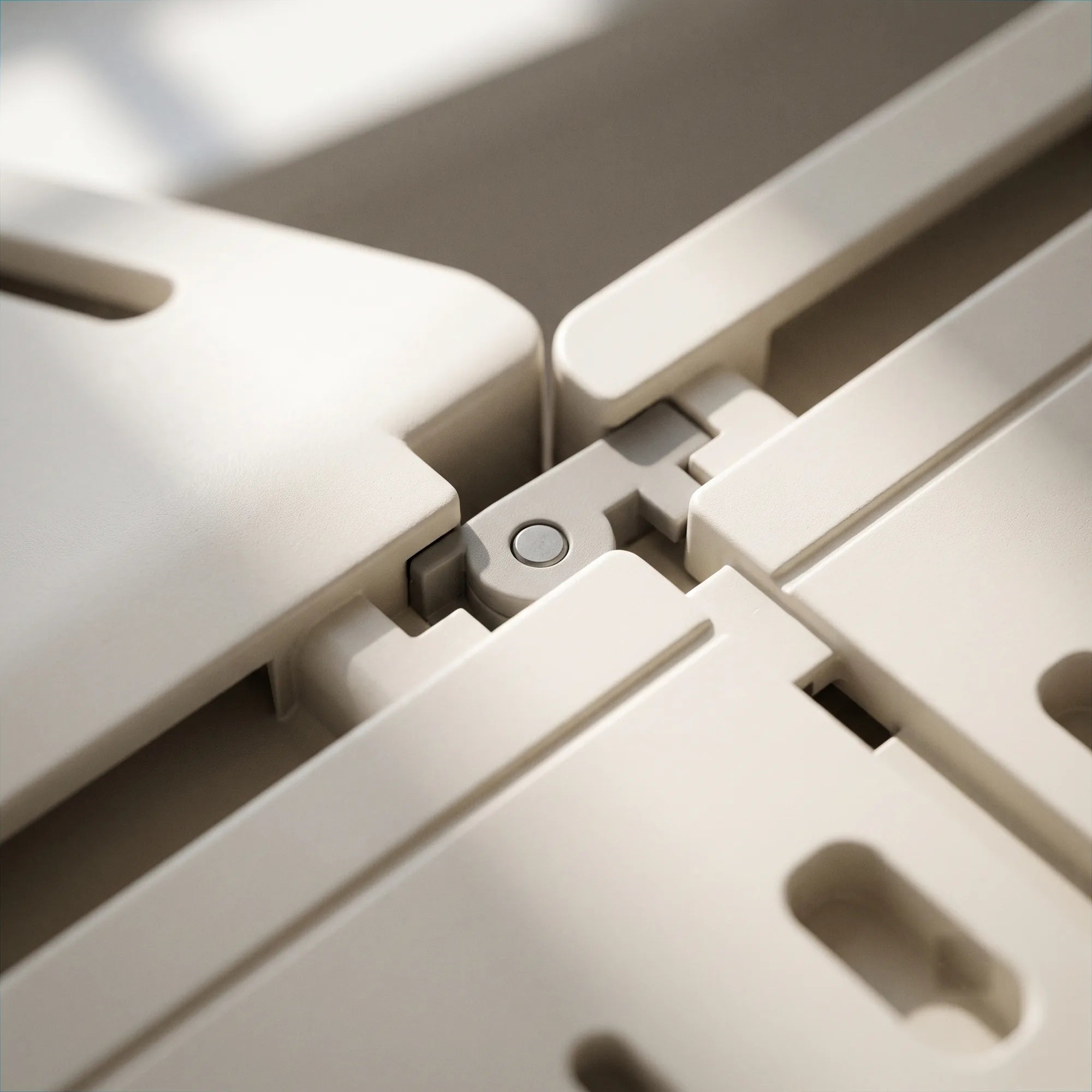 Centre hinge