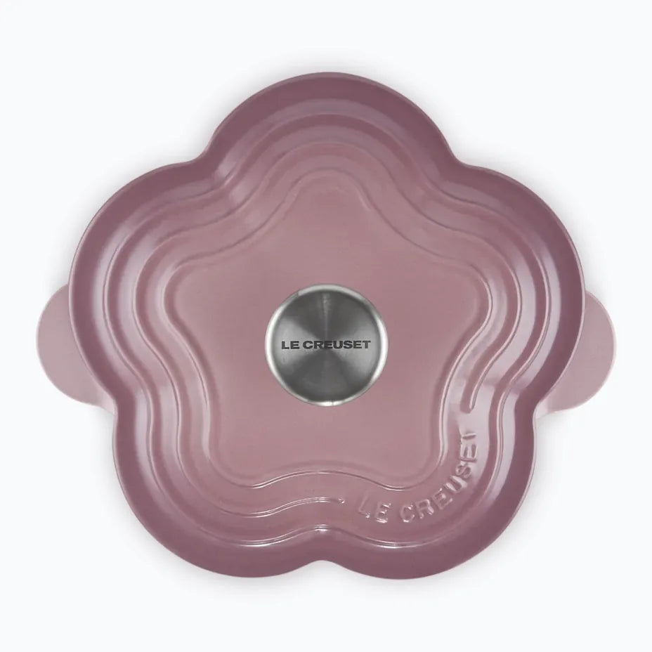 The flower casserole from directly above, five petals radiating from a steel knob